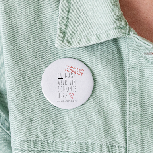 Glückskrieger Button – Herz - white